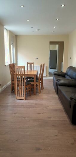 6 Bedroom Terraced House To Rent In Severn Street, Leicester, LE2