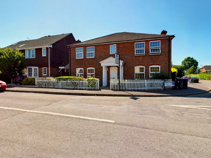 2 Bedroom Flat To Rent In Meadow Lane, Hamble, Southampton, SO31