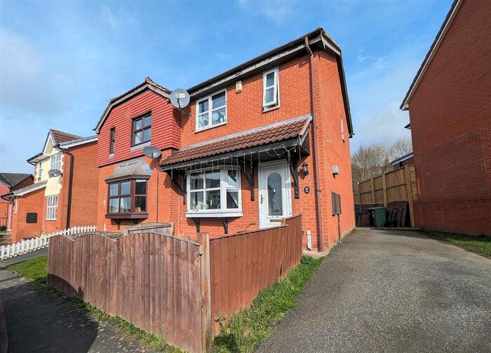 3 Bedroom Semi-Detached House To Rent In Cornfield, Dewsbury, WF13