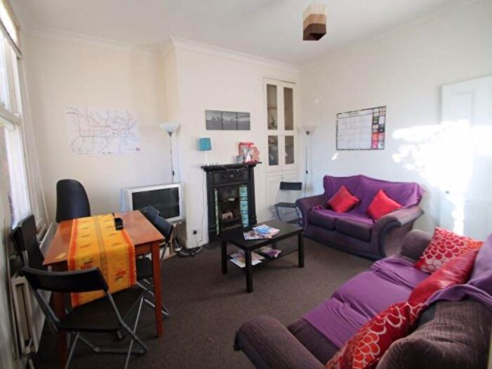 4 Bedroom House To Rent In Broomfield Road, Leeds, LS6