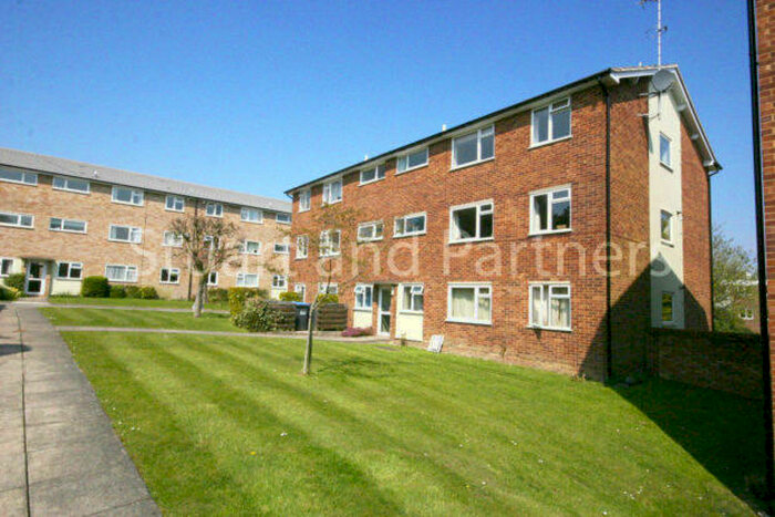 2 Bedroom Flat To Rent In Heath Road, Haywards Heath, RH16