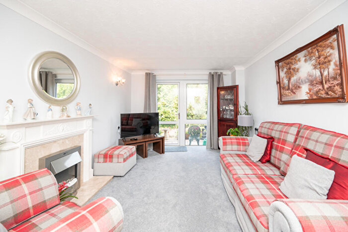 2 Bedroom Flat For Sale In Nailers Court, Ednall Lane, Bromsgrove, Worcestershire, B60