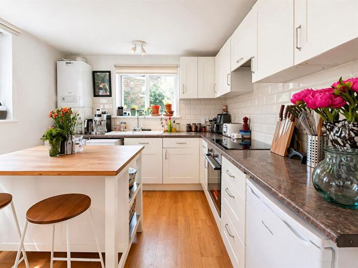 1 Bedroom Flat To Rent In St Luke's Avenue, London, SW4