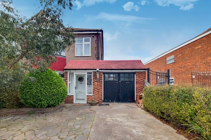 5 Bedroom Semi-Detached House To Rent In Leysdown Road, Eltham, SE9