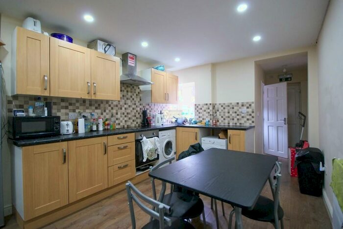 4 Bedroom Terraced House To Rent In Hubert Road - Bath Student Property, B29