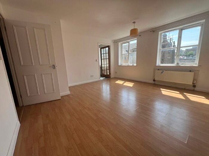 2 Bedroom Flat To Rent In West Street, Gravesend, DA11