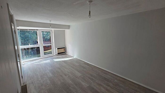 2 Bedroom Flat To Rent In Bruntile Close, Farnborough, GU14