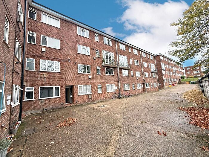 2 Bedroom Apartment For Sale In The Larches, New Bedford Road Area, Luton, Bedfordshire, LU2