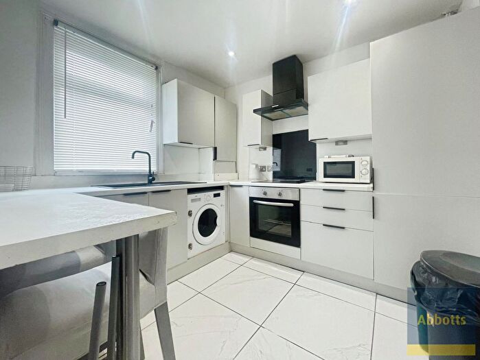 4 Bedroom Terraced House To Rent In Harwich Road, Colchester, CO4