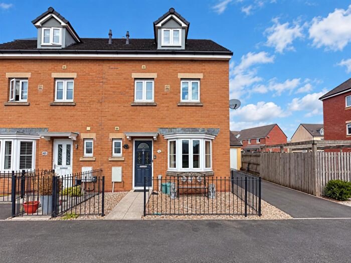 4 Bedroom Town House For Sale In Cae Alaw Goch, Aberdare, CF44