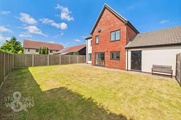 4 Bedroom Detached House For Sale In Sam Smith Way, Rackheath, Norwich, NR13