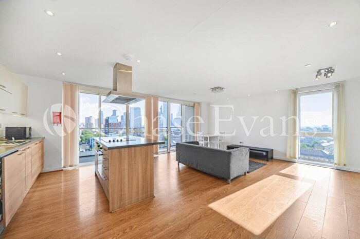 3 Bedroom Flat To Rent In Hay Currie Street, Poplar, London, E14