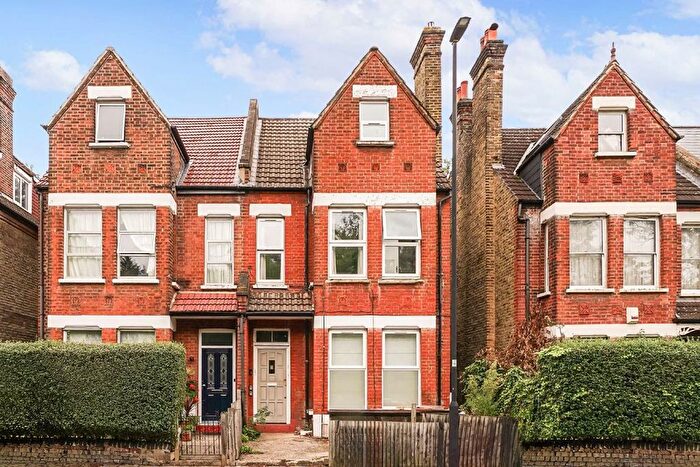 2 Bedroom Flat To Rent In Leigham Vale, London, SW16