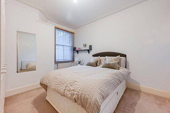 2 Bedroom Flat For Sale In Lillie Road, Bishop's Park, London, SW6