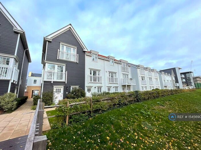 4 Bedroom Terraced House To Rent In Longwater Avenue, Reading, RG2