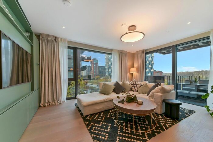 2 Bedroom Flat For Sale In Legacy Building, Viaduct Gardens, SW11