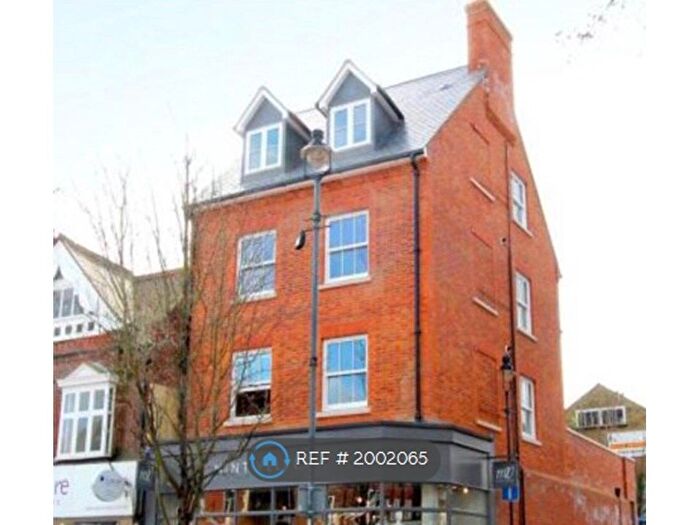 2 Bedroom Flat To Rent In High Street, Berkhamsted, HP4