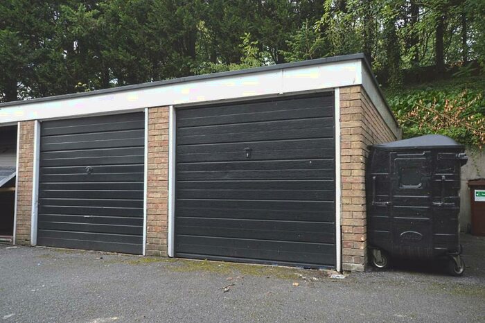 Garage / Parking To Rent In Beulah Hill London, SE19