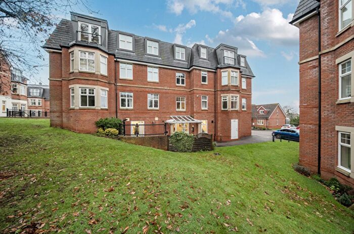 2 Bedroom Flat For Sale In Kinglake Drive, Taunton, Somerset, TA1