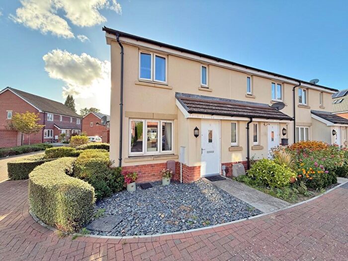 3 Bedroom Semi-Detached House For Sale In Faraday Road, Drayton, PO6