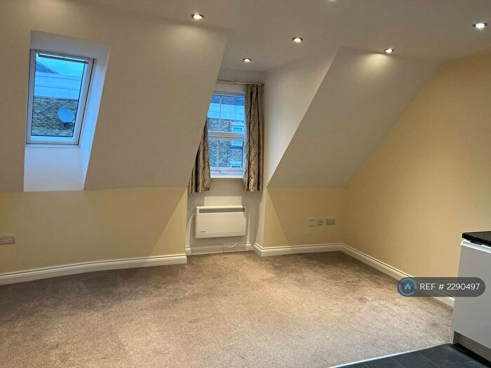 2 Bedroom Flat To Rent In Detling House, Maidstone, ME16