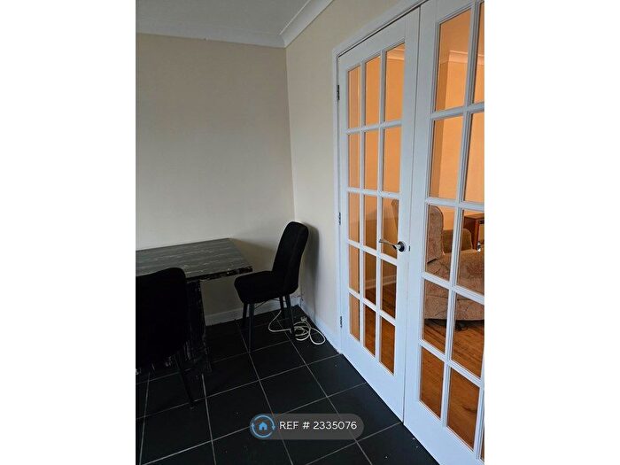 3 Bedroom Semi-Detached House To Rent In Somerfield Walk, Leicester, LE4