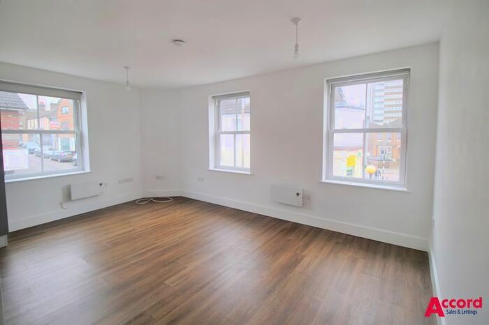 1 Bedroom Flat To Rent In Warley Hill, Warley, Brentwood, CM14