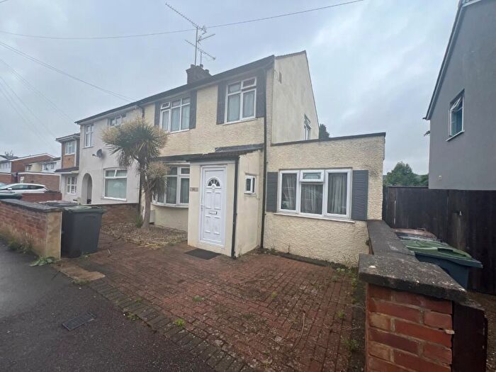 3 Bedroom Semi-Detached House For Sale In Luton, Bedfordshire, LU3