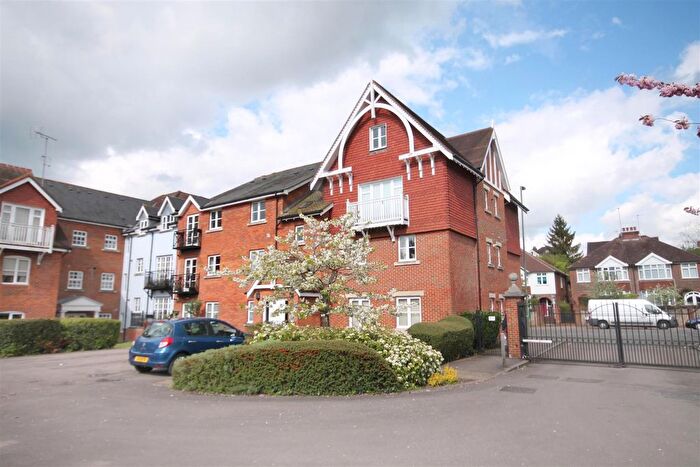 2 Bedroom Flat To Rent In Horsham Road, Dorking, RH4