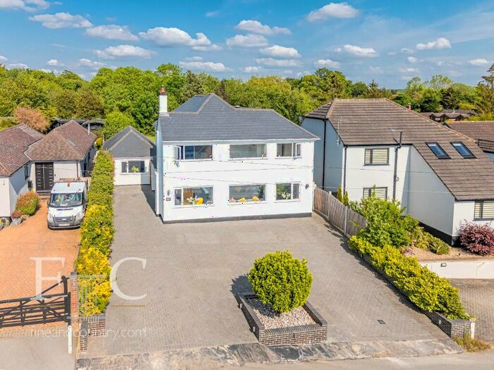 5 Bedroom Detached House For Sale In Barn Hill, Roydon, CM19