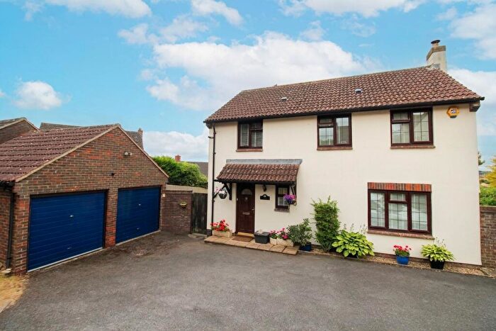 4 Bedroom Detached House For Sale In Hilltop Way, Salisbury, SP1