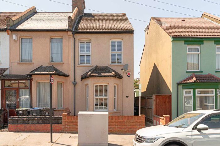 2 Bedroom End Of Terrace House For Sale In Lebanon Road, East Croydon, CR0