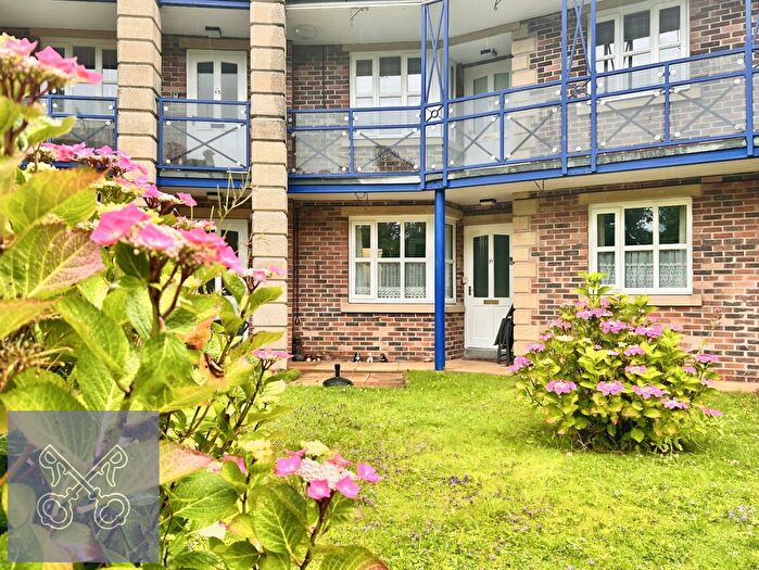 2 Bedroom Flat For Sale In Avenue Court, Westgate, Bridlington, East Riding Of Yorkshi, YO16