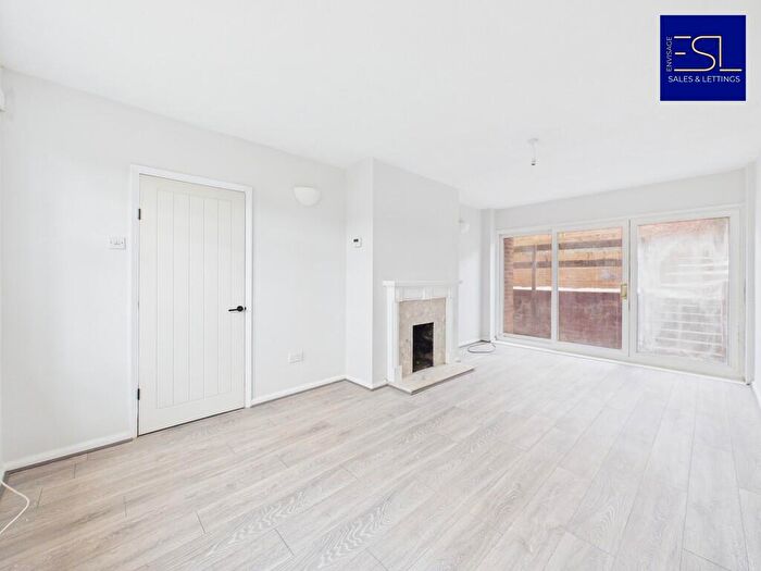 3 Bedroom Semi-Detached House For Sale In Moor Road, Nuneaton, CV10