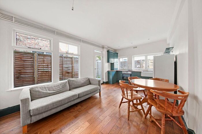 2 Bedroom Flat To Rent In Park Parade, London, NW10