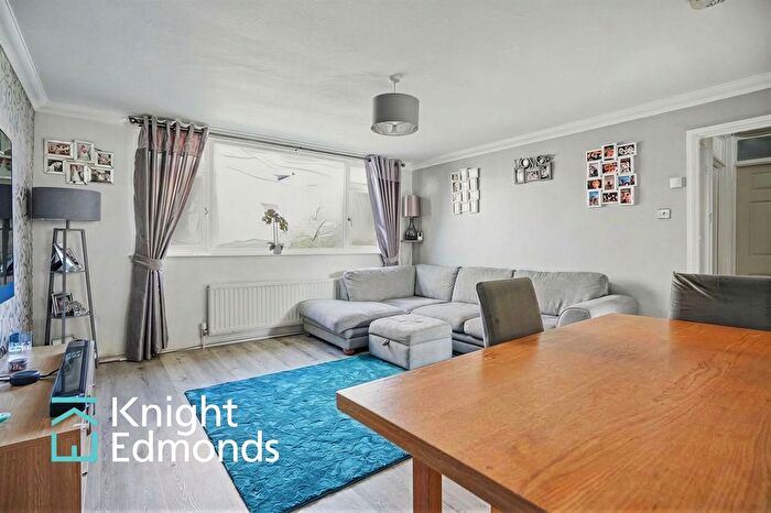 2 Bedroom Flat For Sale In Farleigh Lane, Maidstone, ME16