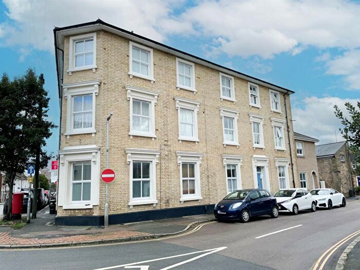 2 Bedroom Maisonette To Rent In Church Road, Linslade, LU7