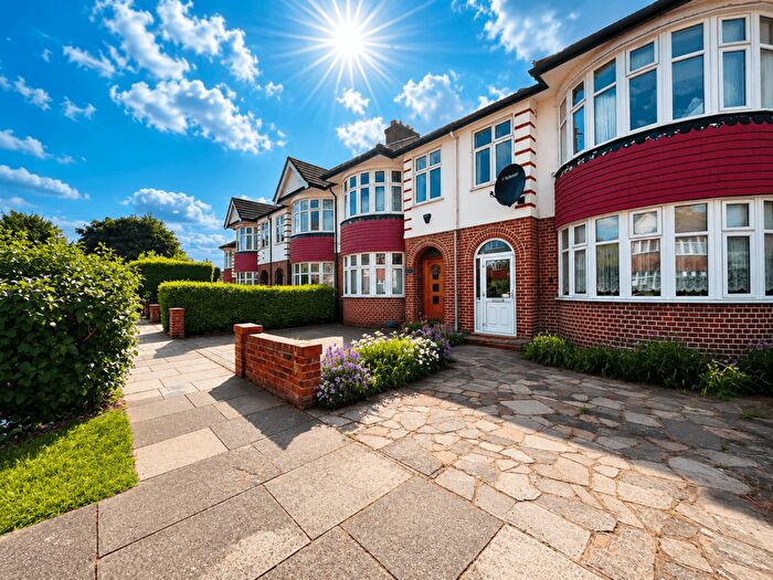 3 Bedroom Terraced House For Sale In Hyde Park Avenue, Heart Of Winchmore Hill, N21