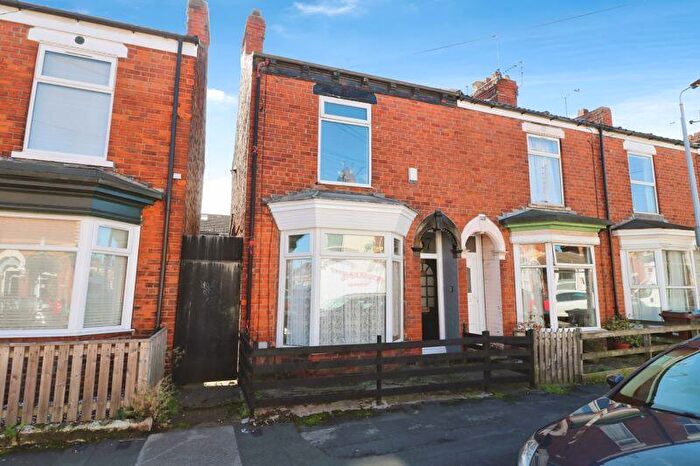 2 Bedroom Terraced House For Sale In Blenheim Street, Princes Avenue, HU5