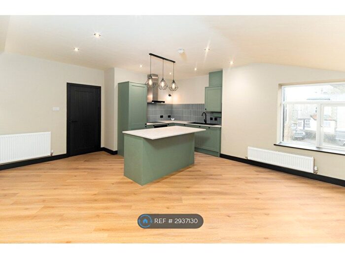2 Bedroom Flat To Rent In Park Road, Rossendale, BB4