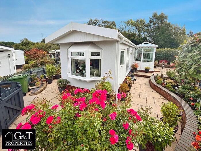 2 Bedroom Park Home For Sale In Hinksford Mobile Home Park, Kingswinford, DY6