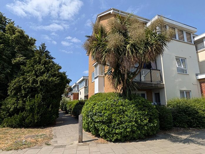 2 Bedroom Flat For Sale In Pier Way, Thamesmead, Greenwich, SE28