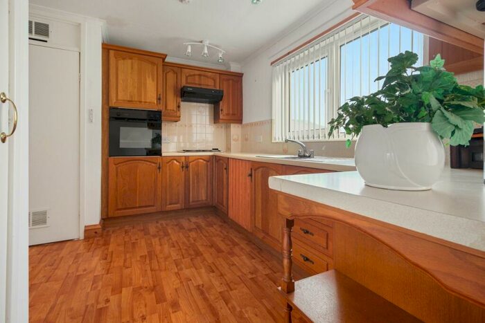 2 Bedroom End Of Terrace House For Sale In Sandhaven, Sandbank, Dunoon, PA23