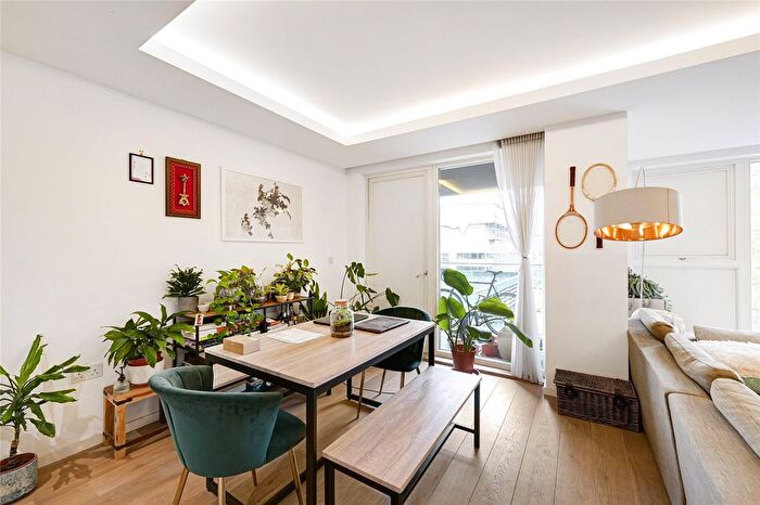 2 Bedroom Flat To Rent In The Landau, Farm Lane, London, SW6