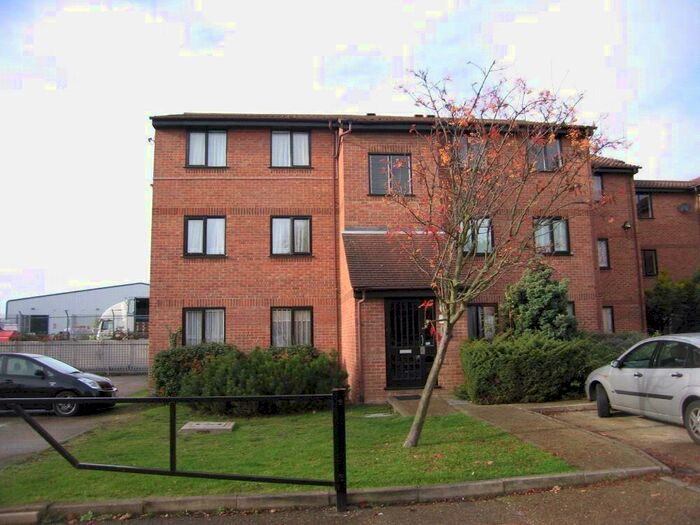 2 Bedroom Apartment To Rent In Avenue Road, Chadwell Heath, Romford, RM6