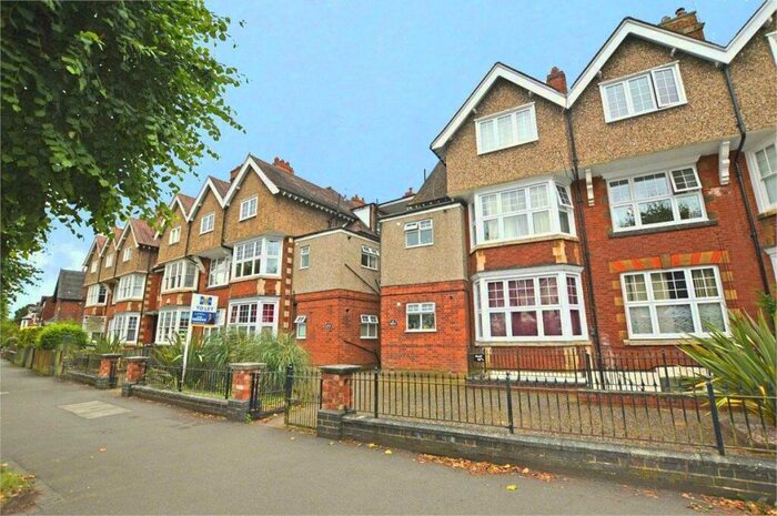 2 Bedroom Apartment To Rent In Clifton Road, - Clifton Road, Rugby, CV21