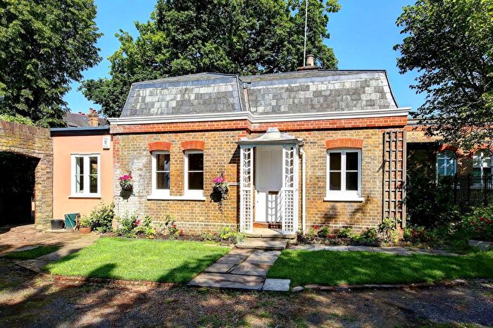 2 Bedroom Detached House To Rent In Riverside, Twickenham, TW1