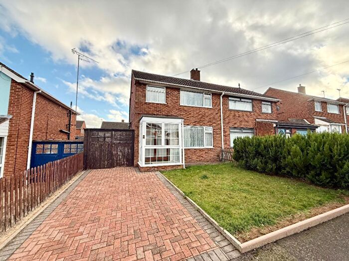 3 Bedroom Semi-Detached House For Sale In Ashfield Way, Limbury Mead, Luton, Bedfordshire, LU3