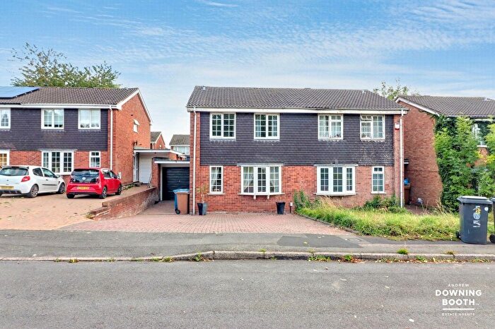 3 Bedroom Semi-Detached House For Sale In Francis Road, Lichfield, WS13