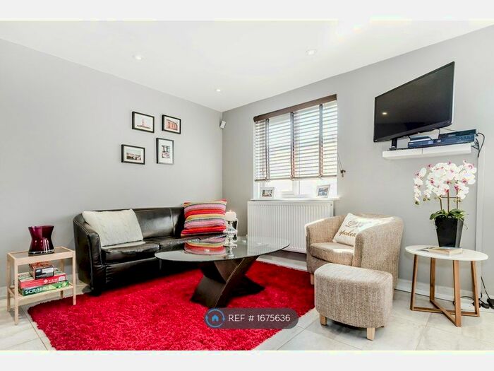 2 Bedroom Maisonette To Rent In Orchard Close, London, W10